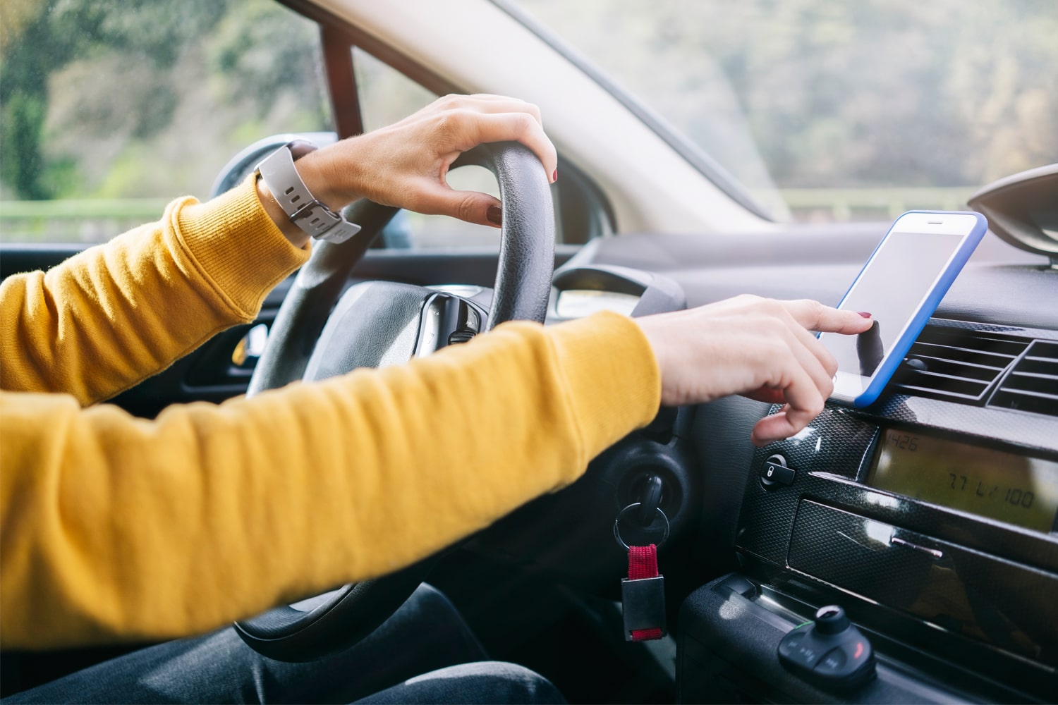 10 Facts About Distracted Driving | Advantage Insurance Solutions in  Denver, Colorado